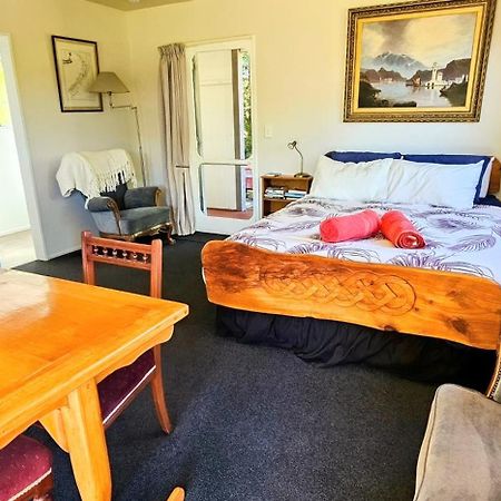 Waterwheel Cottage Upper Moutere Экстерьер фото